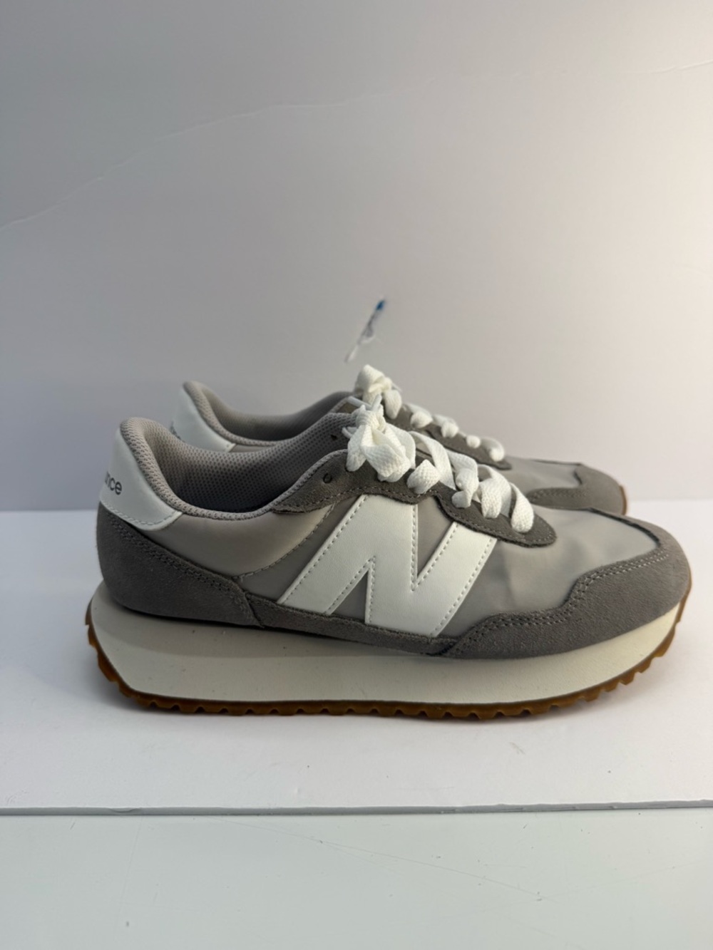 New Balance Men's Sneakers in Gray and White with Gum Outsole NWOT size 8 - Picture 2 of 8